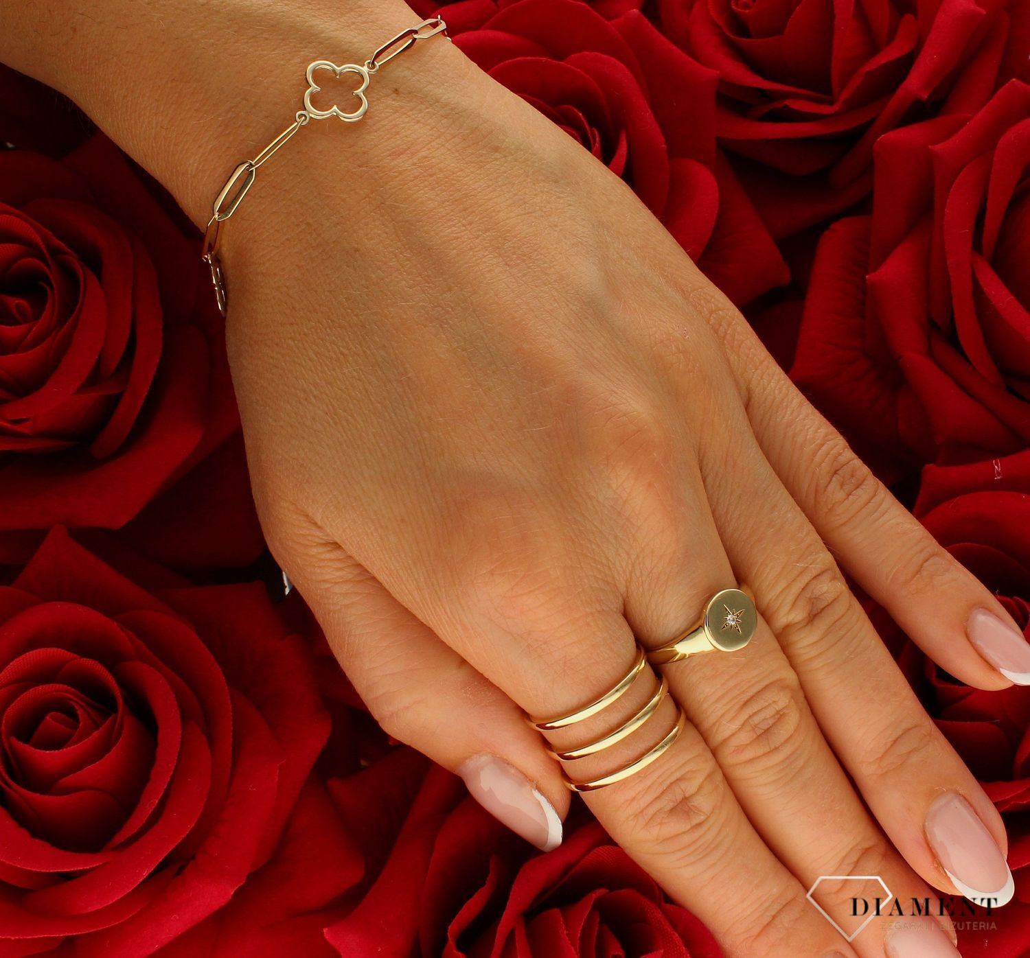 Złota bransoletka damska 375 koniczynka BR 6819 375. Bransoletka damska złota. Złota bransoletka damska. Bransoletka damska próby 375. Złota delikatna bransoletka idealna na prezent dla kobiety..jpg